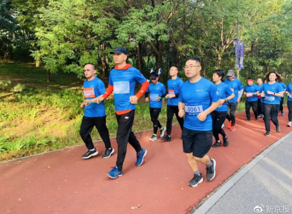 快跑  在北五环的盲人 缓步  让他们转移了欲望