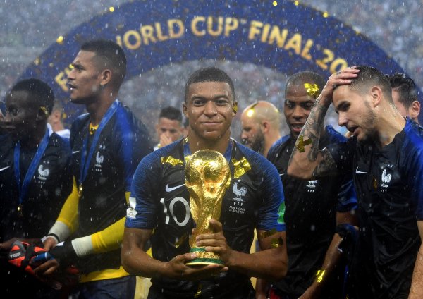 FIFA：登贝莱等巴黎三人、姆巴佩、恩佐有机会成为“双世界第一名  ”
