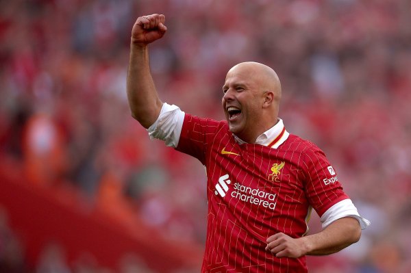 斯洛特: 赫拉芬贝赫&远藤航能踢中卫, 但我们还未找到宽萨替代者