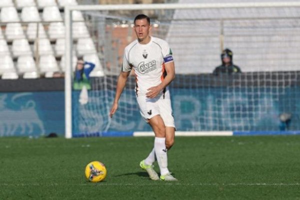 迪马济奥: 热那亚有意印尼领队  杰伊-伊泽斯, 威尼斯要价1000万欧