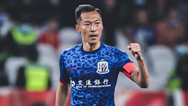 他曾是申花功勋主力, 如今退役后转型成中超经理人, 表现不俗
