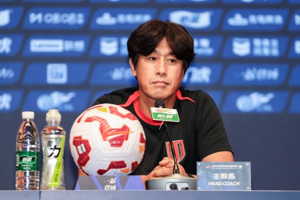 媒体人：蓉城在冲刺跑  阶段是强强劲  角逐  者，徐正源比谁都想拿第一名