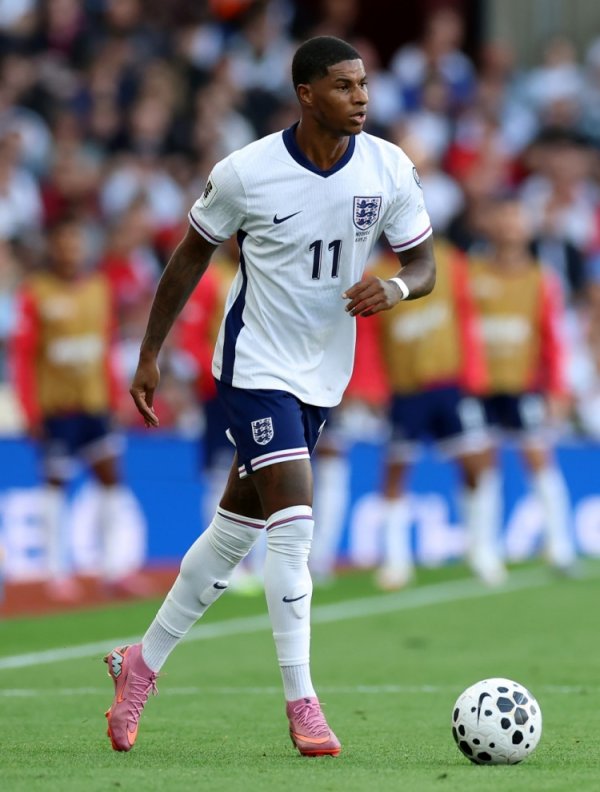 战弱旅表现平庸🧐球迷怒批拉什福德：拉粉说话！他怎么进的名单