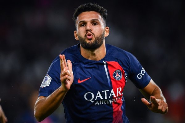 队报：拉莫斯将替代登贝莱，17岁小将姆巴耶在角逐  中领跑  李刚仁