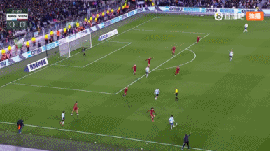 依旧是焦点！梅西倒地情况下护球1v3进入危险区域