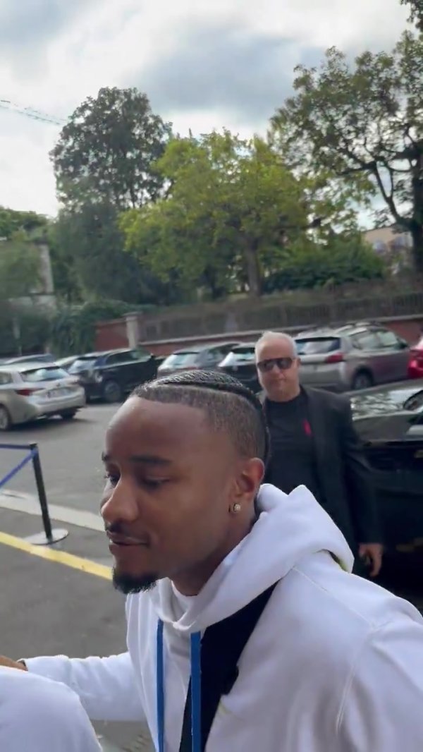 恩昆库体检结束返回酒店，很快就会启程前往米兰之家完成签约