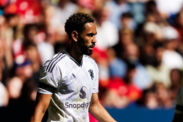 记者：库尼亚接受私人物理治疗  师治疗，希望本月复出