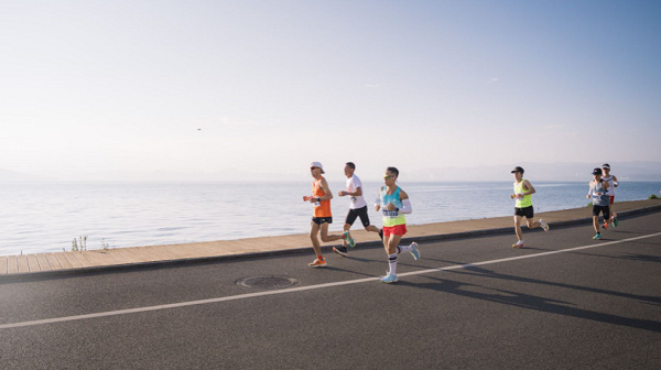 首届“为爱快跑  ”大理长跑绚丽绽放