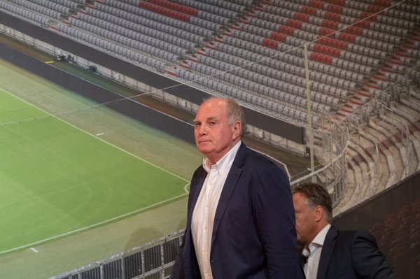 获颁德国古代足球    联盟荣誉奖！赫内斯：这是对我过去50年努力的肯定