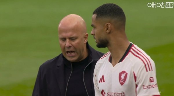 内切男来了！加克波下半场替换布拉德利，索博打右后场球员