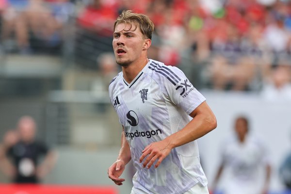 德天空：莱比锡今夏也曾有意霍伊伦，但球员薪资&交易总价过高