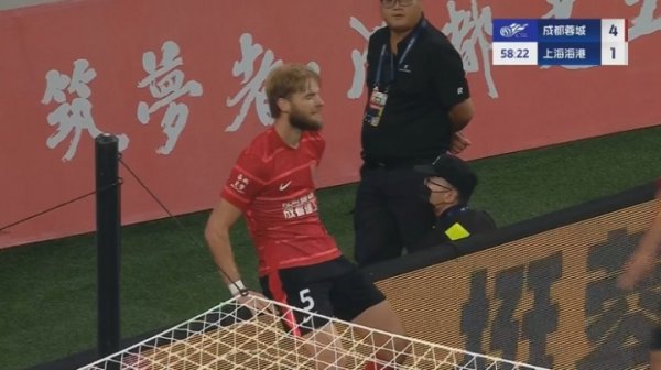 再度拉开比分！莱切特后点顶球破门，蓉城4-1领跑  海港