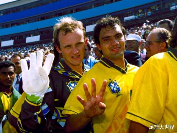 踢了3届世界杯赛  都是巴西主力, 却在全盛时期沦为意甲后备  , 悍将在国家队风光却失意于俱乐部