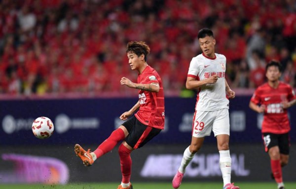 中超争冠倒计时! 4 队赛程全对比, 下轮 1 场定生死, 2 队恐彻底掉队