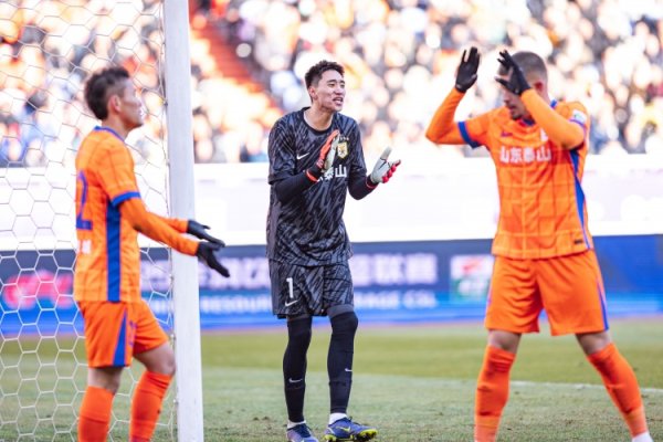 鲁媒：于金永近期出现肺炎症状 泽卡根据赛事  情况看是否出场