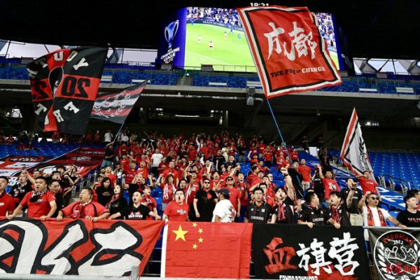 亚冠赛场成都蓉城遗憾失败 ,但球迷们没输…… 亚冠赛场成都蓉城遗憾失败 ,但球迷们没输……