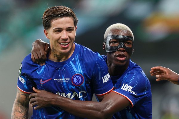 顶级“牛马”！2亿双中场球员恩佐+凯塞多并列队内职业联赛  射手王+7战全勤