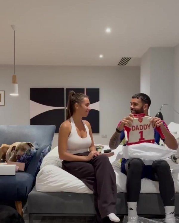 温馨甜蜜！拉亚妻子准备惊喜礼物，将自己怀孕的消息告知拉亚