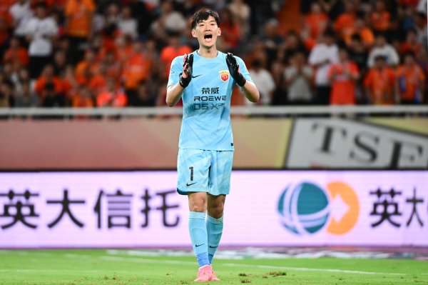 沪媒：海港多位主力身背多张警告  ，球队赛程在争冠队中最艰难