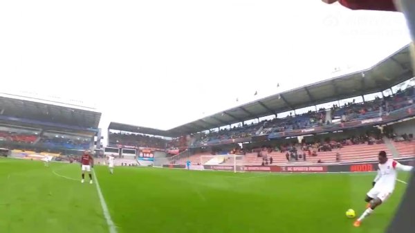 胸前装个摄像头，随布拉格斯巴达球员一起沉浸式感受得分  和庆祝！