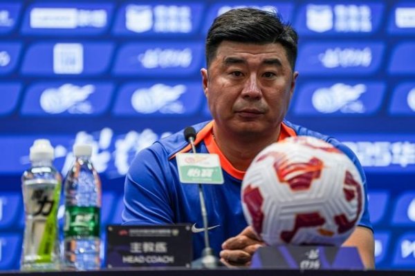 韩鹏: 泽卡、克雷桑、高准翼都是在与国安的赛事  里负伤