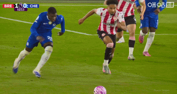 差点起冲突！沙德争抢中对凯塞多违例  ，凯塞多起身后将他推倒