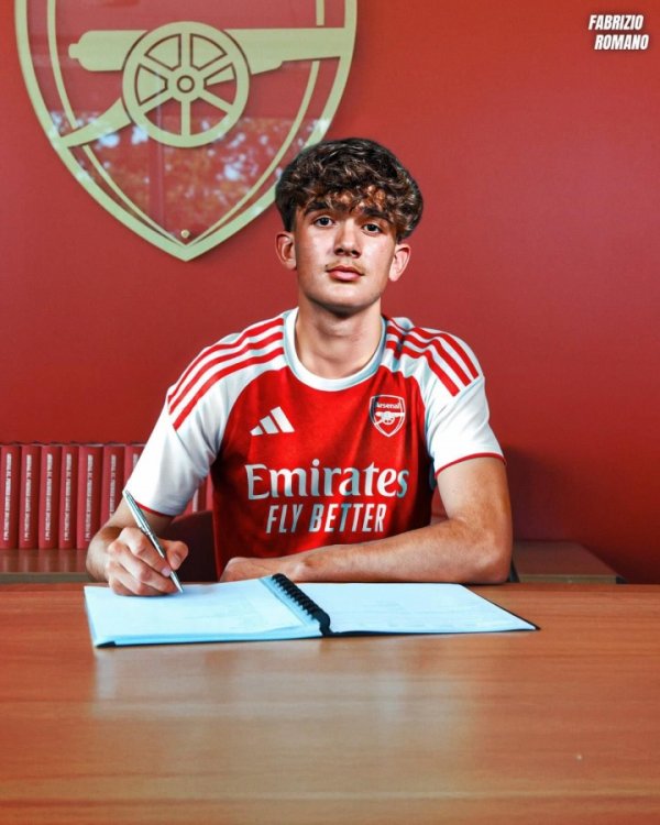 留住未来！罗马诺：多家豪门想高薪挖15岁道曼，但球员很高兴留队