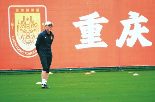 三赴山城! 张外龙执教铜梁龙: 短期合同目标冲超, 把重庆古代足球    带回顶级职业联赛