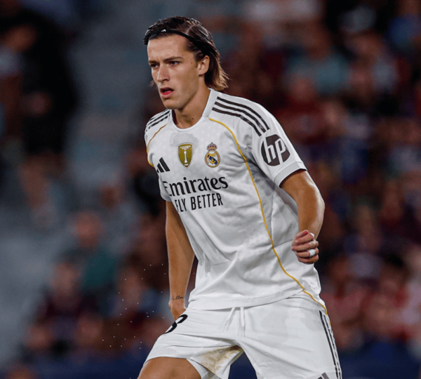 A费本场数据: 2过人4解围2阻拦  , 对峙  12胜6, 1次关键传送球