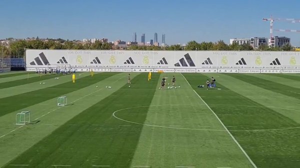 记者：由于西甲的兴奋剂检测，皇马练习  时间推迟了一个小时