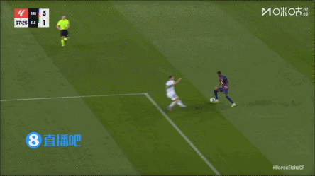 拉什福德冲破  中与对方球员相撞痛苦倒地，裁判    没有表示
