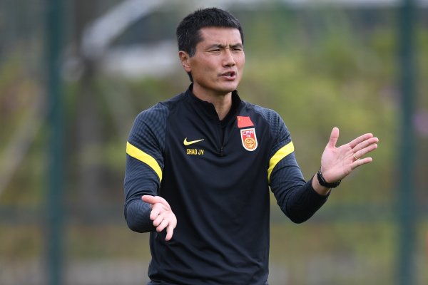 记者谈邵佳一：连续逼平海港的指导教练员不多，若更多沉淀再带国足更好