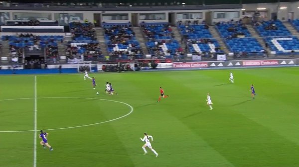 马拉多纳式得分  ！皇马女足中场球员琳达·凯塞多长途奔袭连过四人破门