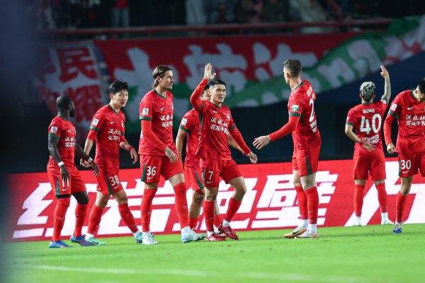 博主：河南队飞抵曼谷，开启准备比赛  职业联赛  末轮与足协杯总决赛  的海外集训