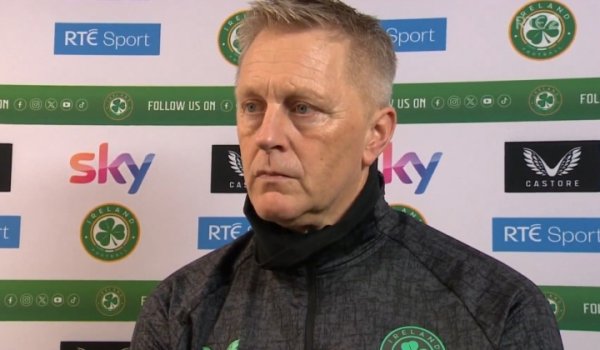 爱尔兰主帅：C罗说我给裁判    施压，是他动作导致驱逐  和我没关系